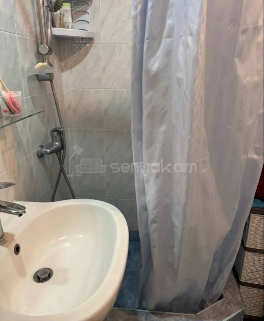 3 Սենյականոց Բնակարան, 80քմ, 2/9 հարկ, Նորմալ Վիճակում, Կահավորված, Արևկող