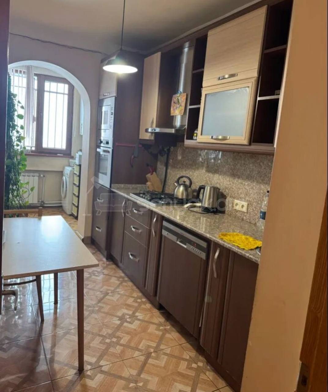 3 Սենյականոց Բնակարան, 80քմ, 2/9 հարկ, Նորմալ Վիճակում, Կահավորված, Արևկող