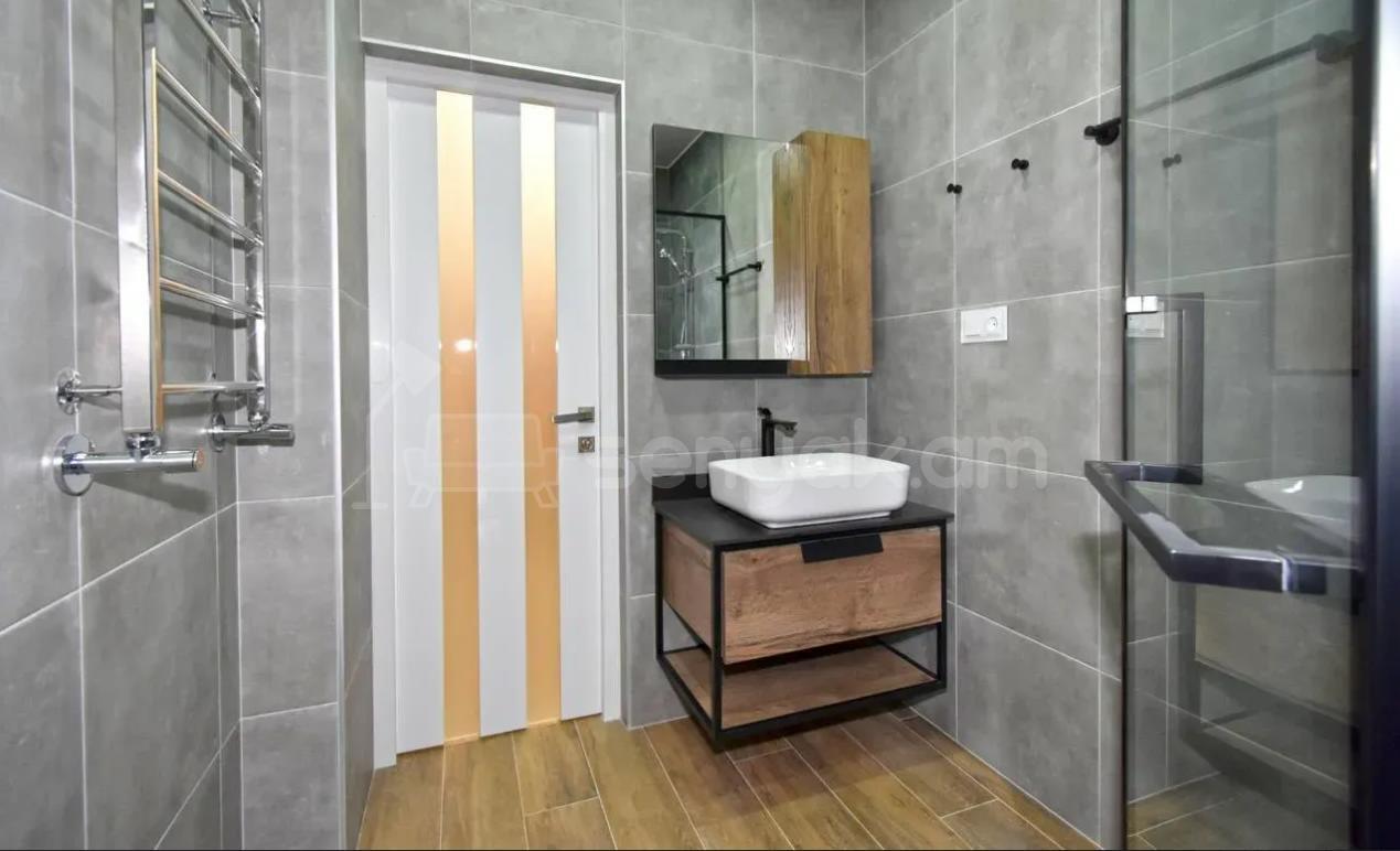 3 Սենյականոց Բնակարան Նորակառույցում, 74քմ, 12/18 հարկ, Դիզայներական Վերանորոգված, Կահավորված