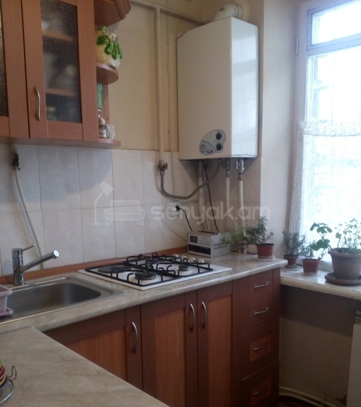 1 Սենյականոց Բնակարան Քարե Շենքում, 30քմ, 1/4 հարկ, Կոսմետիկ Վերանորոգված