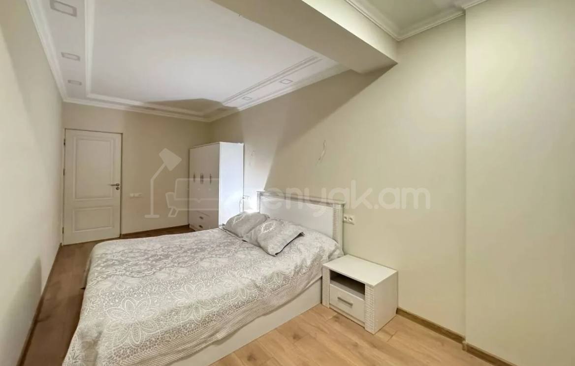 2 Սենյականոց Բնակարան Քարե Շենքում, 68քմ, 4/5 հարկ, Նորմալ Վիճակում, Կահավորված, Արևկող