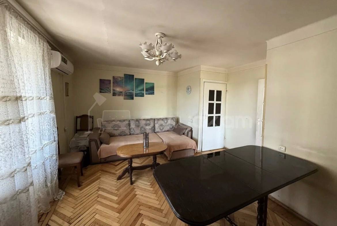 2 Սենյականոց Բնակարան Քարե Շենքում, 55քմ, 4/5 հարկ, Նորմալ Վիճակում, Կահավորված, Արևկող