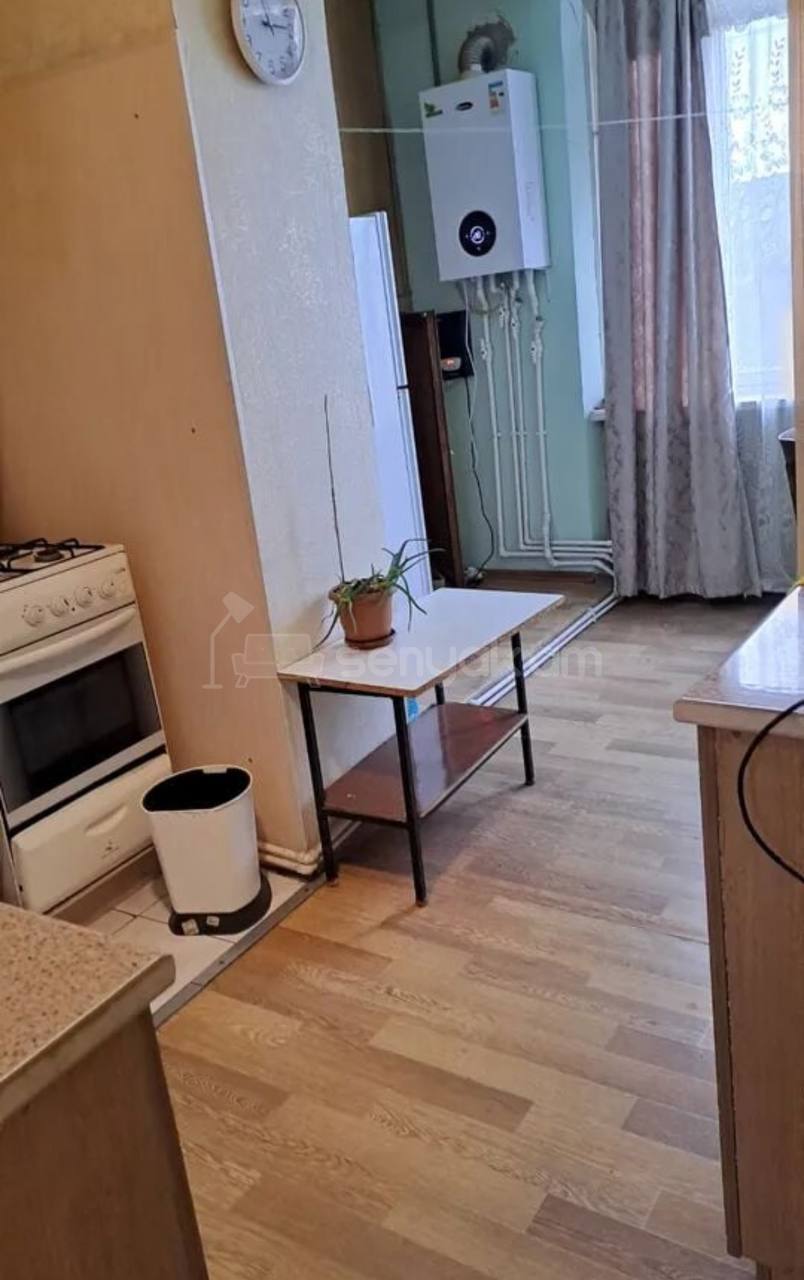 2 Սենյականոց Բնակարան Քարե Շենքում, 63քմ, 5/5 հարկ, Նորմալ Վիճակում, Կահավորված, Արևկող