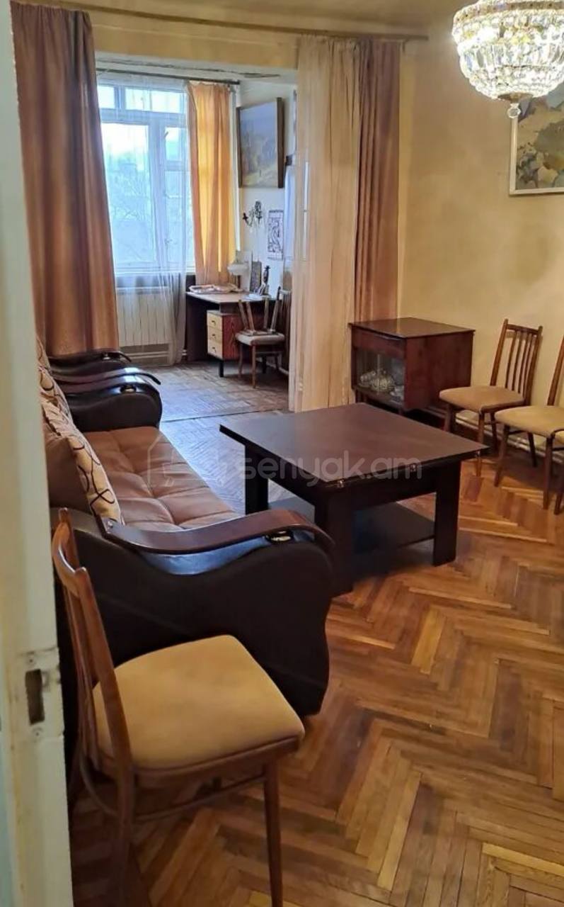 2 Սենյականոց Բնակարան Քարե Շենքում, 63քմ, 5/5 հարկ, Նորմալ Վիճակում, Կահավորված, Արևկող