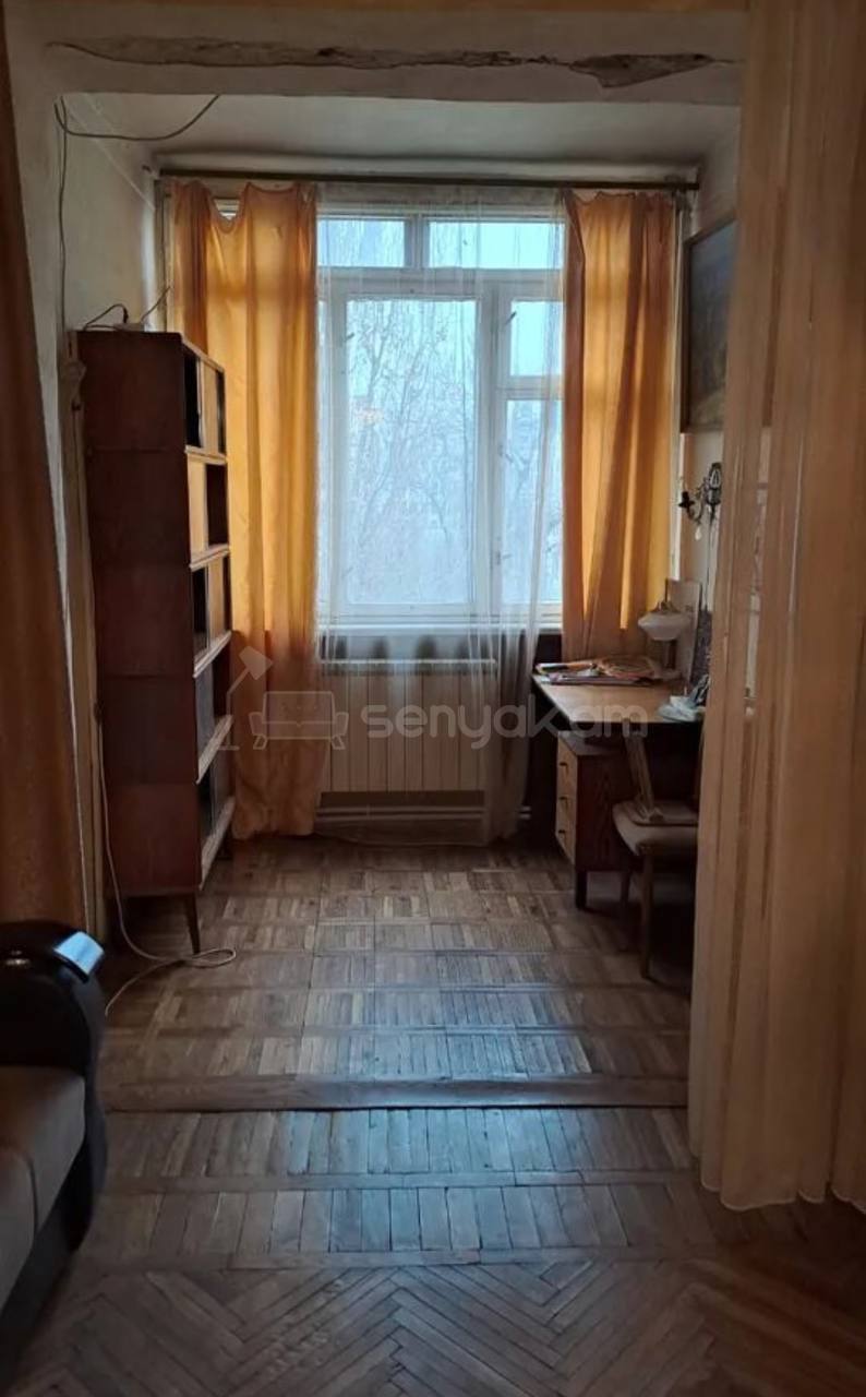 2 Սենյականոց Բնակարան Քարե Շենքում, 63քմ, 5/5 հարկ, Նորմալ Վիճակում, Կահավորված, Արևկող