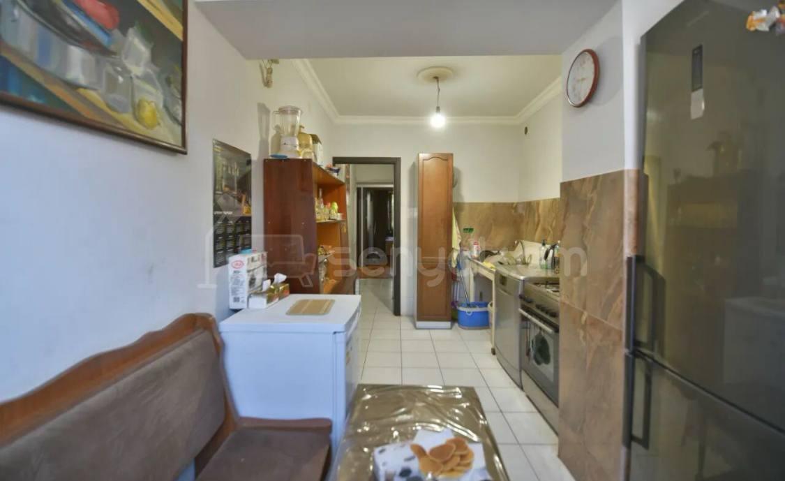 4 Սենյականոց Բնակարան Քարե Շենքում, 84քմ, 1/5 հարկ, Նորմալ Վիճակում