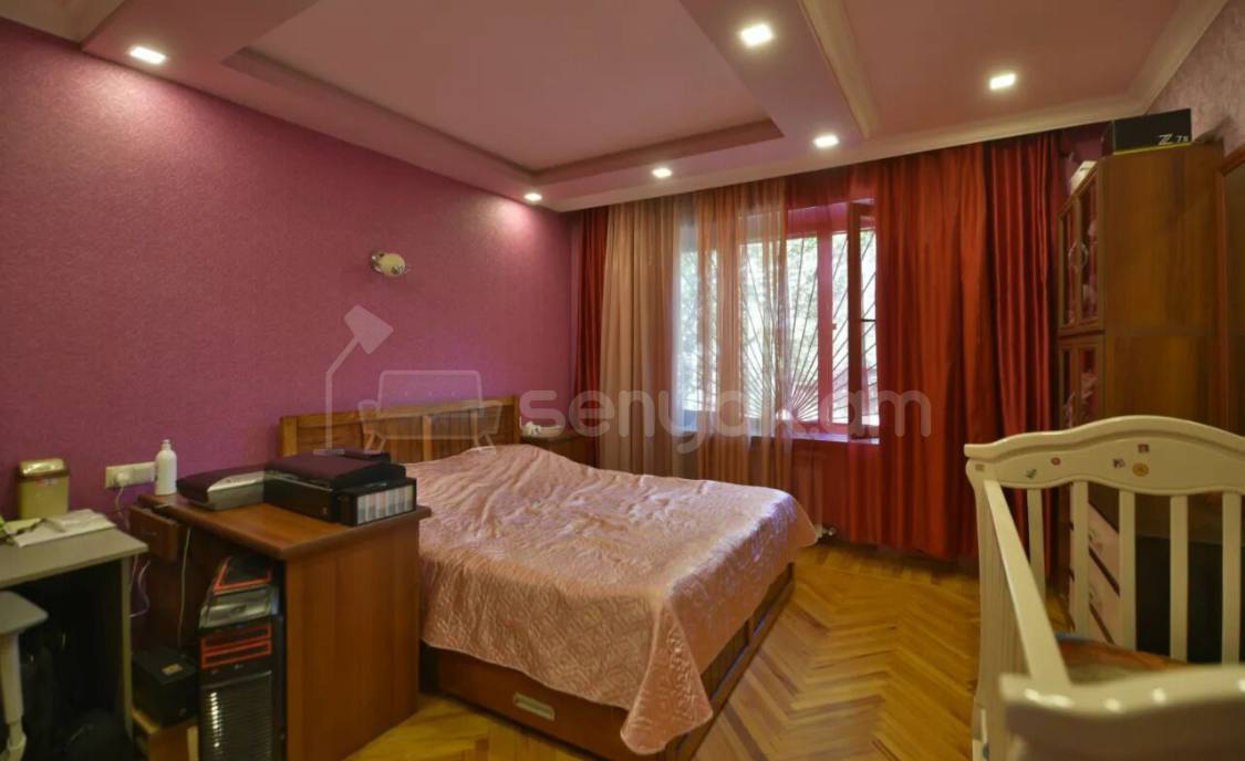 4 Սենյականոց Բնակարան Քարե Շենքում, 84քմ, 1/5 հարկ, Նորմալ Վիճակում