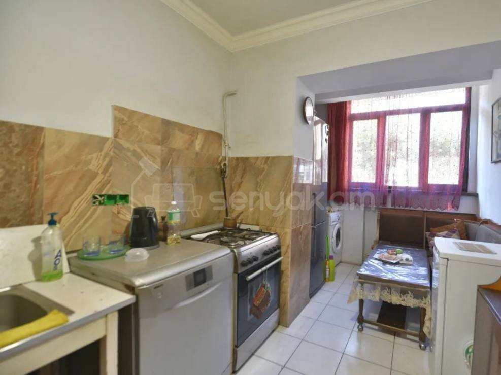 4 Սենյականոց Բնակարան Քարե Շենքում, 84քմ, 1/5 հարկ, Նորմալ Վիճակում