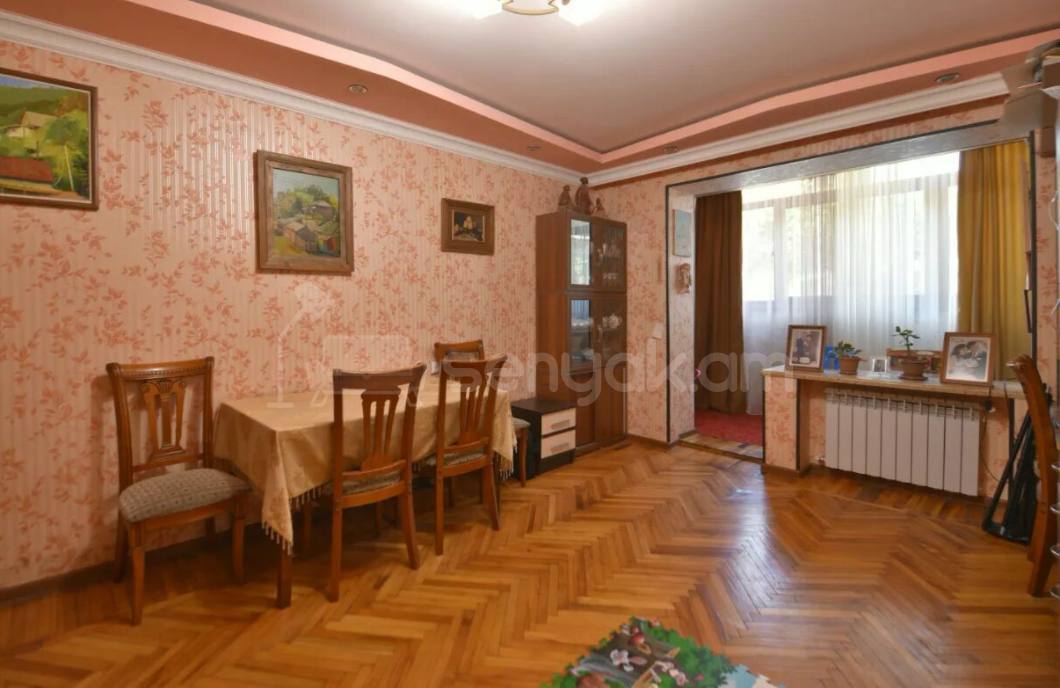 4 Սենյականոց Բնակարան Քարե Շենքում, 84քմ, 1/5 հարկ, Նորմալ Վիճակում