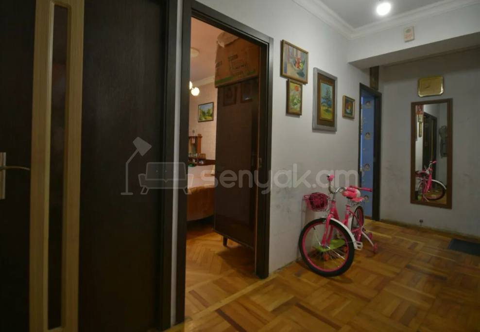 4 Սենյականոց Բնակարան Քարե Շենքում, 84քմ, 1/5 հարկ, Նորմալ Վիճակում