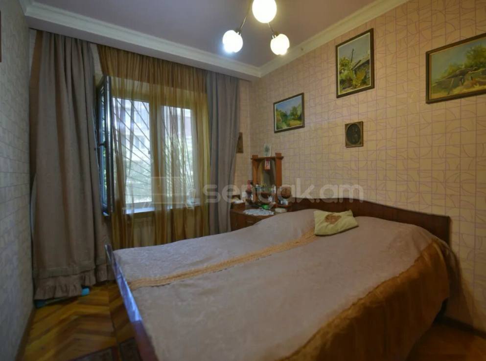 4 Սենյականոց Բնակարան Քարե Շենքում, 84քմ, 1/5 հարկ, Նորմալ Վիճակում