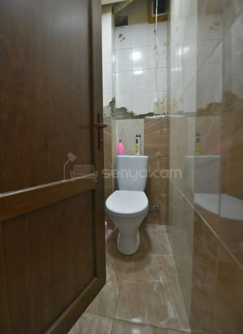 4 Սենյականոց Բնակարան Քարե Շենքում, 84քմ, 1/5 հարկ, Նորմալ Վիճակում