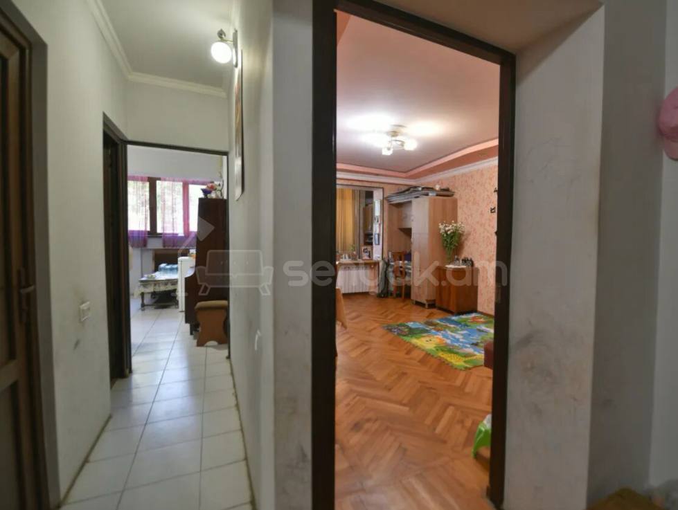 4 Սենյականոց Բնակարան Քարե Շենքում, 84քմ, 1/5 հարկ, Նորմալ Վիճակում