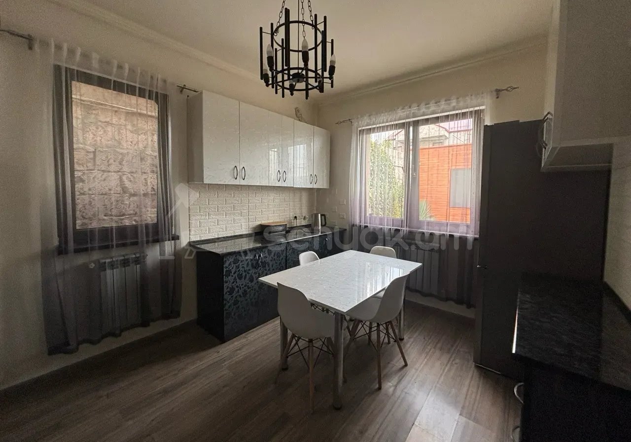 4 Սենյականոց Սեփական Տուն, 98քմ, Կապիտալ Վերանորոգված