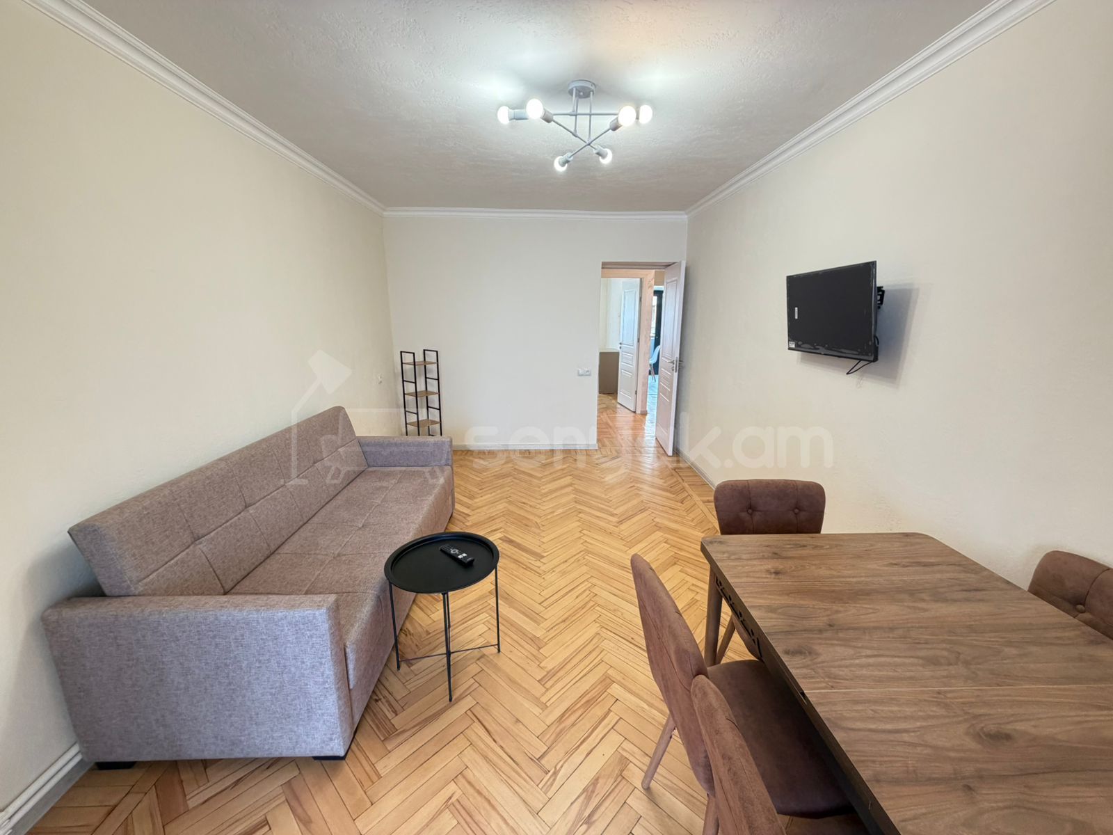 2 Սենյականոց Բնակարան Քարե Շենքում, 55քմ, 5/5 հարկ, Դիզայներական Վերանորոգված, Կահավորված, Արևկող