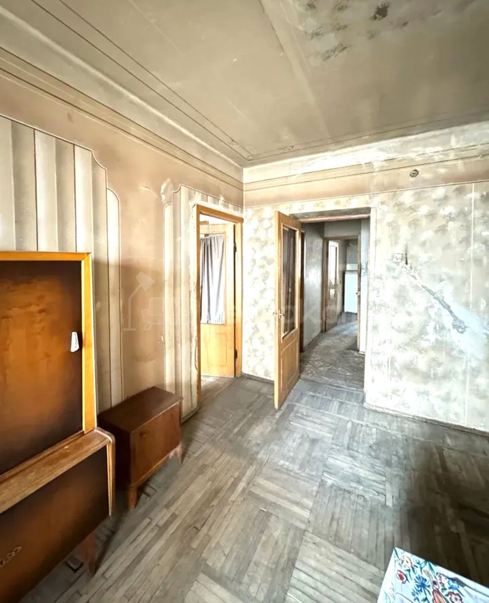 3 Սենյականոց Բնակարան Քարե Շենքում, 87քմ, 5/5 հարկ, Պետական Վիճակում