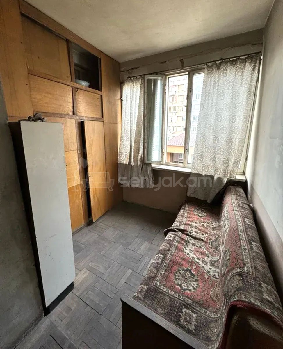 3 Սենյականոց Բնակարան Քարե Շենքում, 87քմ, 5/5 հարկ, Պետական Վիճակում