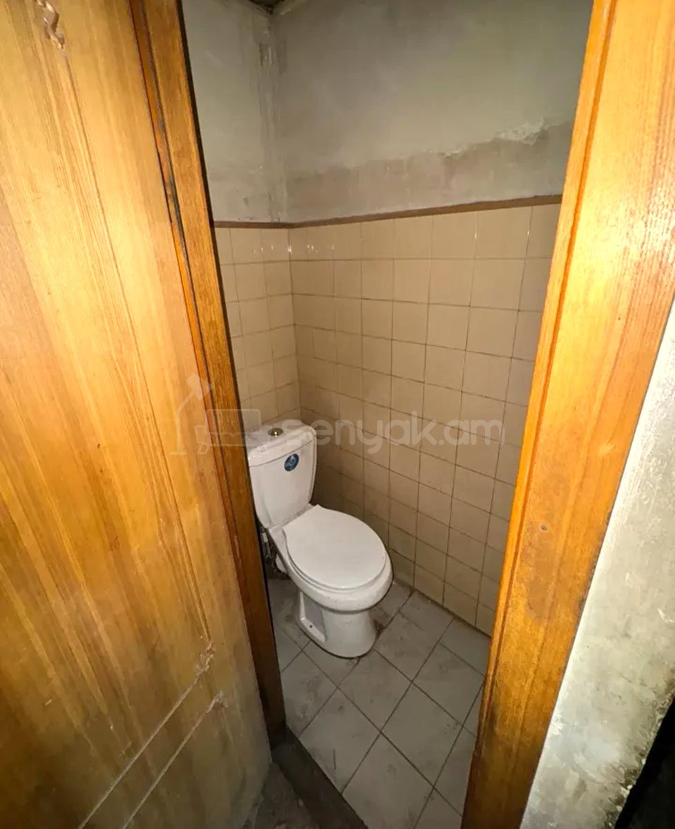 3 Սենյականոց Բնակարան Քարե Շենքում, 87քմ, 5/5 հարկ, Պետական Վիճակում