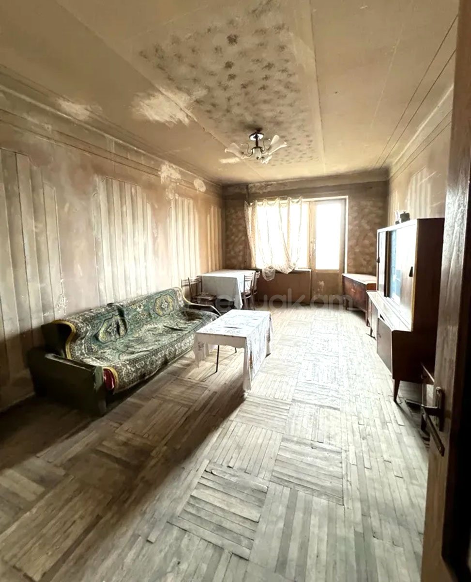 3 Սենյականոց Բնակարան Քարե Շենքում, 87քմ, 5/5 հարկ, Պետական Վիճակում