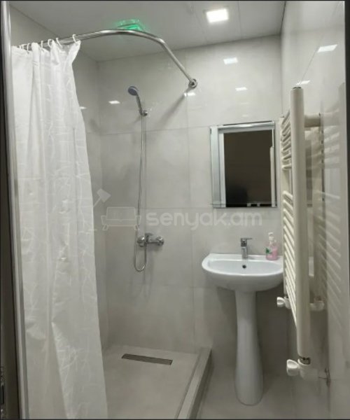 3 Սենյականոց Բնակարան Քարե Շենքում, 72քմ, 3/5 հարկ, Կոսմետիկ Վերանորոգված, Կահավորված, Արևկող