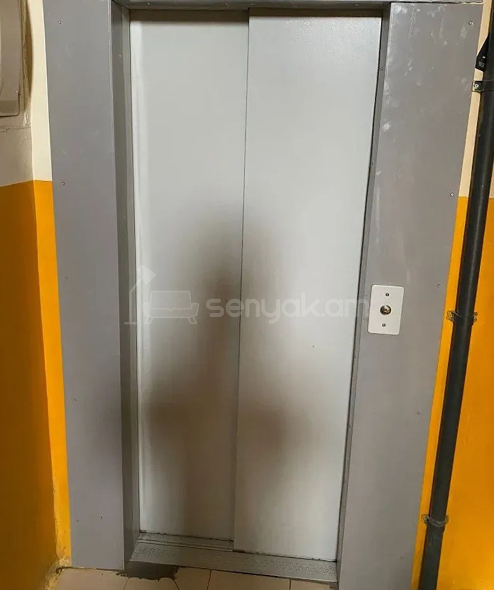 3 Սենյականոց Բնակարան, 77քմ, 6/9 հարկ, Նորմալ Վիճակում