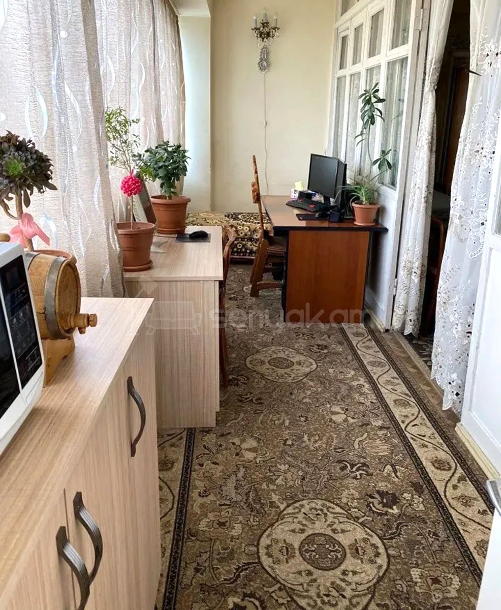 3 Սենյականոց Բնակարան, 77քմ, 6/9 հարկ, Նորմալ Վիճակում