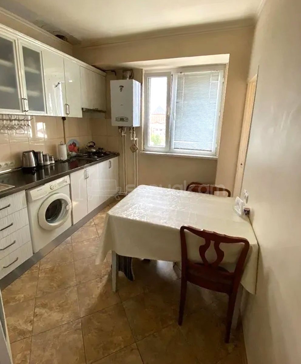 3 Սենյականոց Բնակարան, 77քմ, 6/9 հարկ, Նորմալ Վիճակում