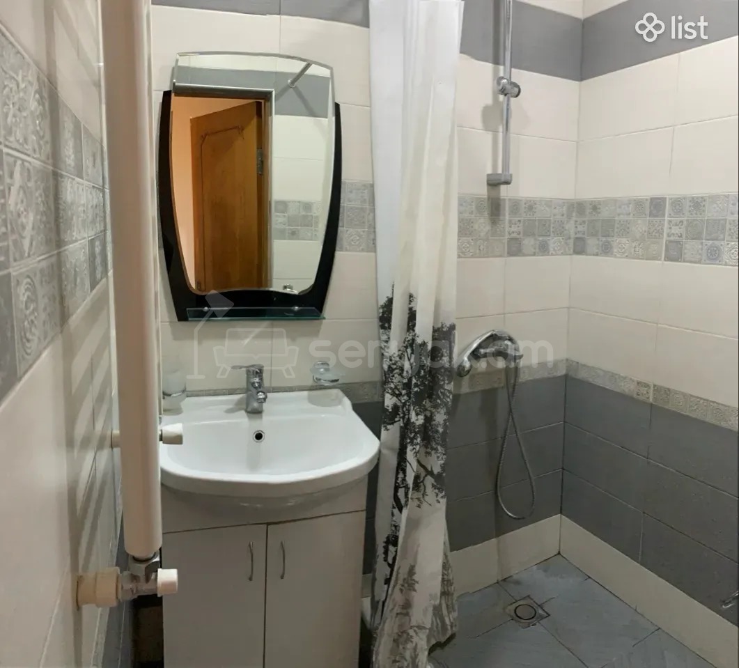 3 Սենյականոց Բնակարան Քարե Շենքում, 73քմ, 5/5 հարկ, Կապիտալ Վերանորոգված