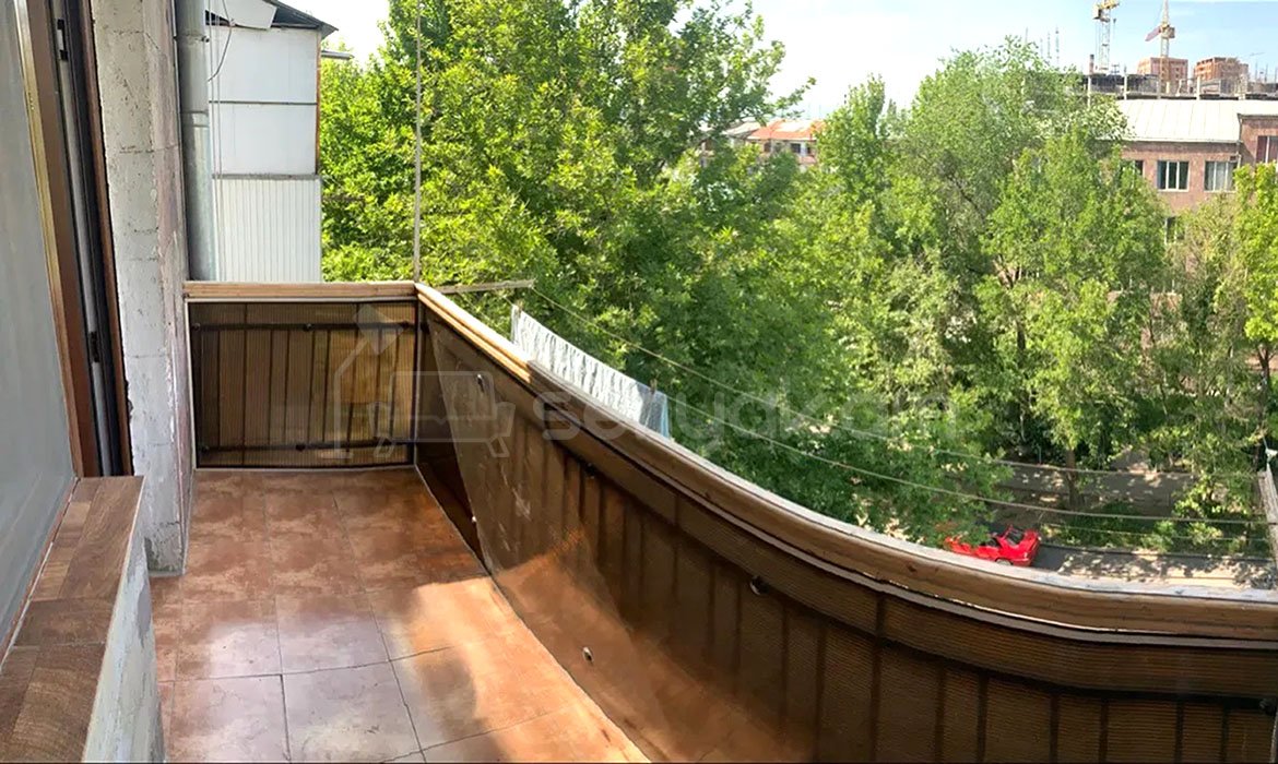 3 Սենյականոց Բնակարան Քարե Շենքում, 73քմ, 5/5 հարկ, Կապիտալ Վերանորոգված