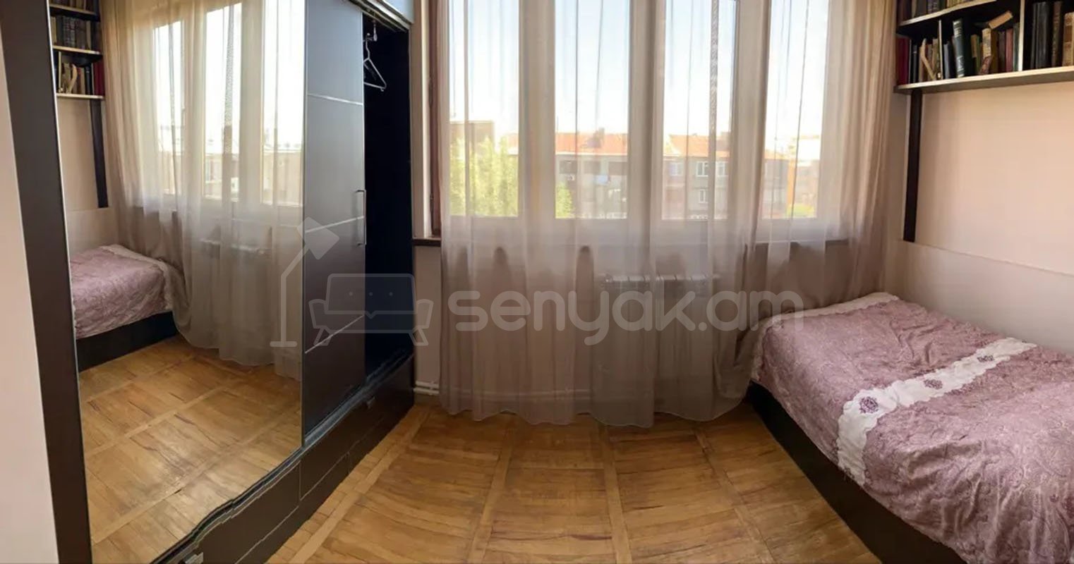 3 Սենյականոց Բնակարան Քարե Շենքում, 73քմ, 5/5 հարկ, Կապիտալ Վերանորոգված