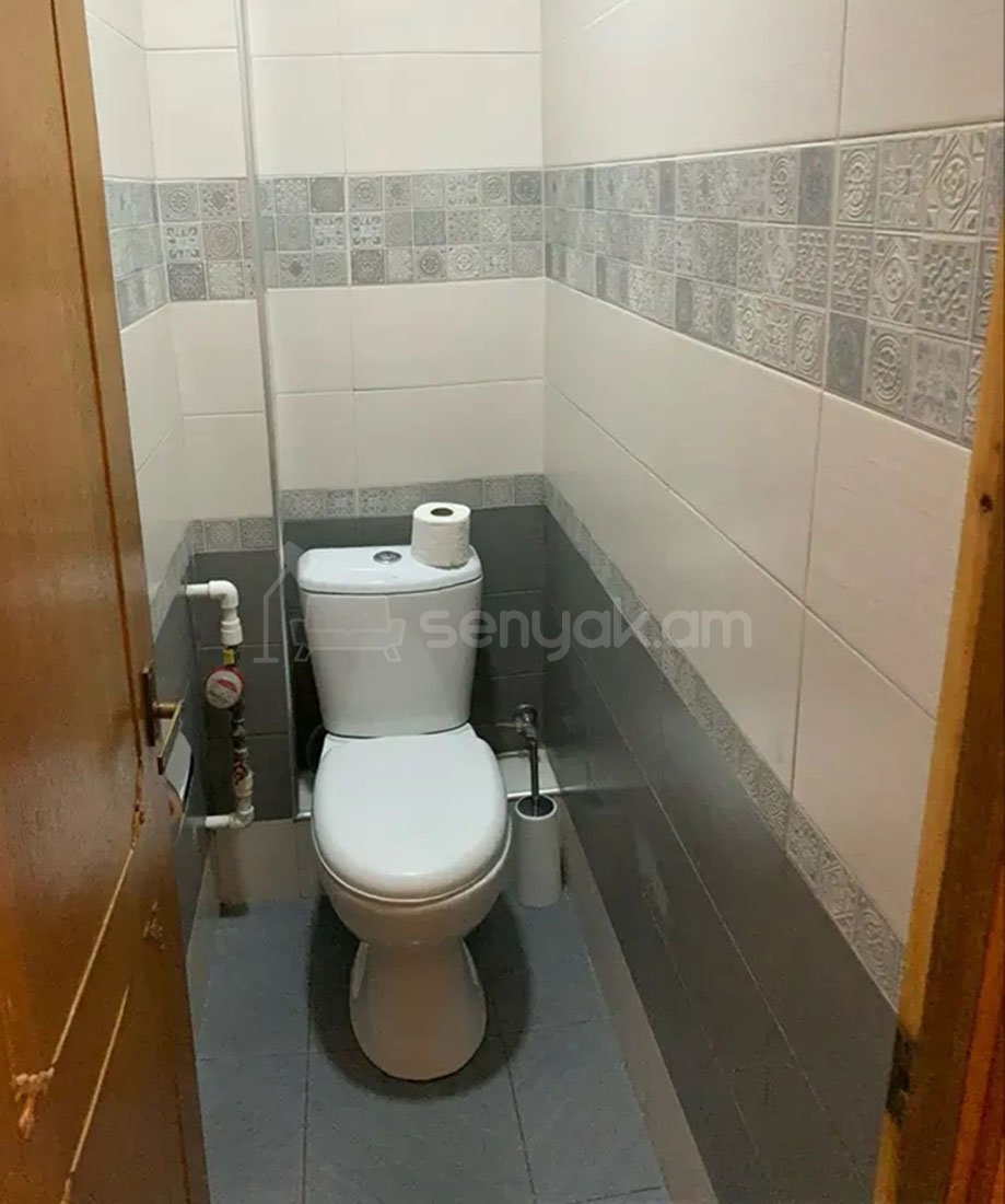 3 Սենյականոց Բնակարան Քարե Շենքում, 73քմ, 5/5 հարկ, Կապիտալ Վերանորոգված