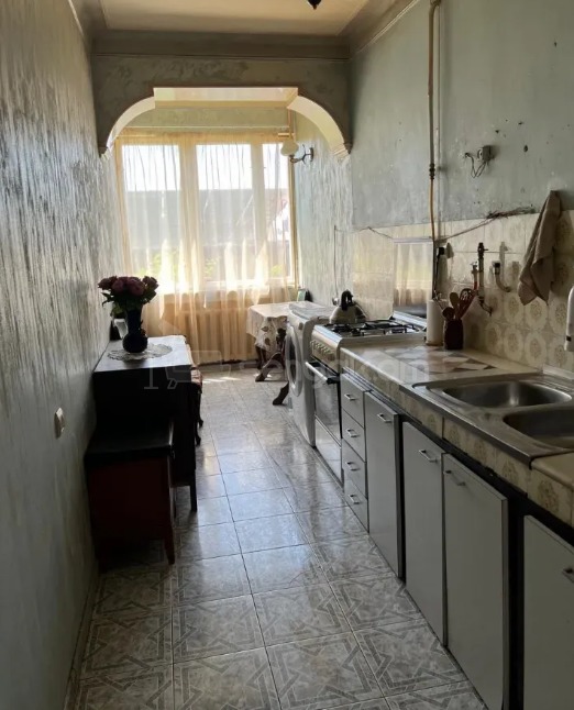 4 Սենյականոց Բնակարան Քարե Շենքում, 93քմ, 2/5 հարկ, Պետական Վիճակում