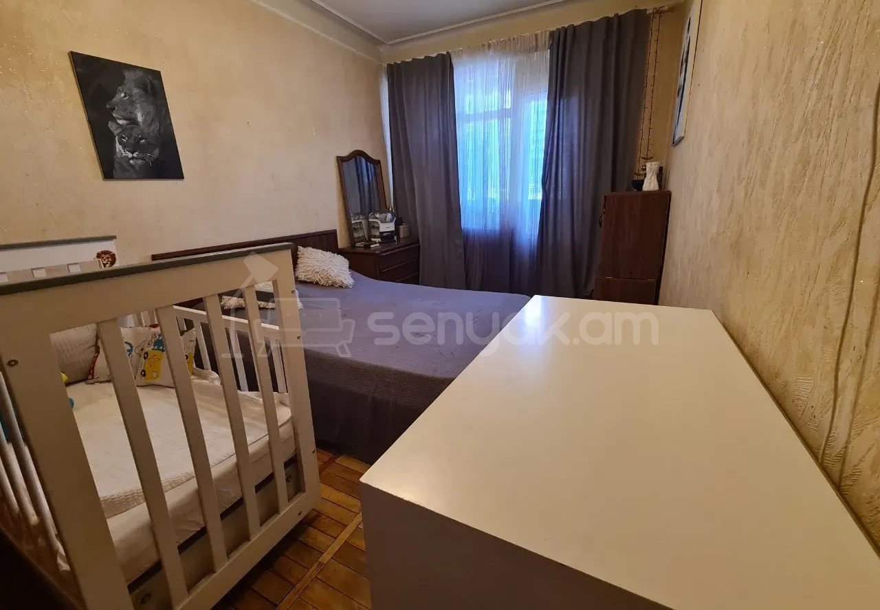 4 Սենյականոց Բնակարան Քարե Շենքում, 93քմ, 2/5 հարկ, Պետական Վիճակում