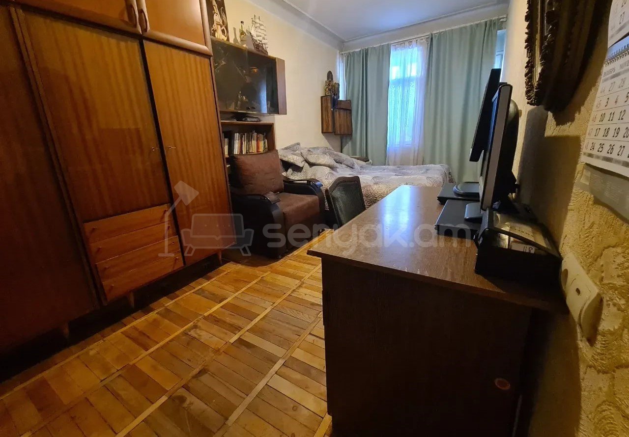 4 Սենյականոց Բնակարան Քարե Շենքում, 93քմ, 2/5 հարկ, Պետական Վիճակում