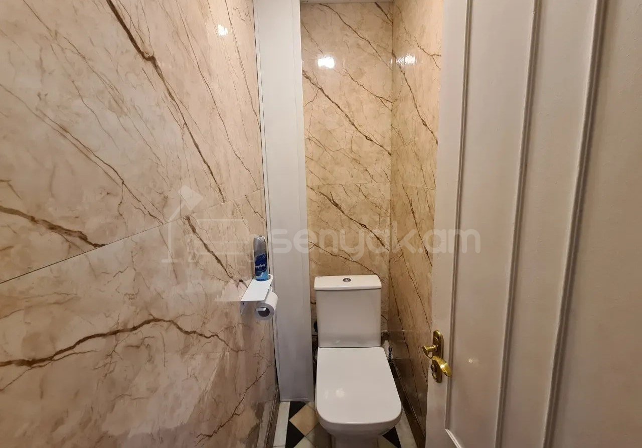 4 Սենյականոց Բնակարան Քարե Շենքում, 93քմ, 2/5 հարկ, Պետական Վիճակում