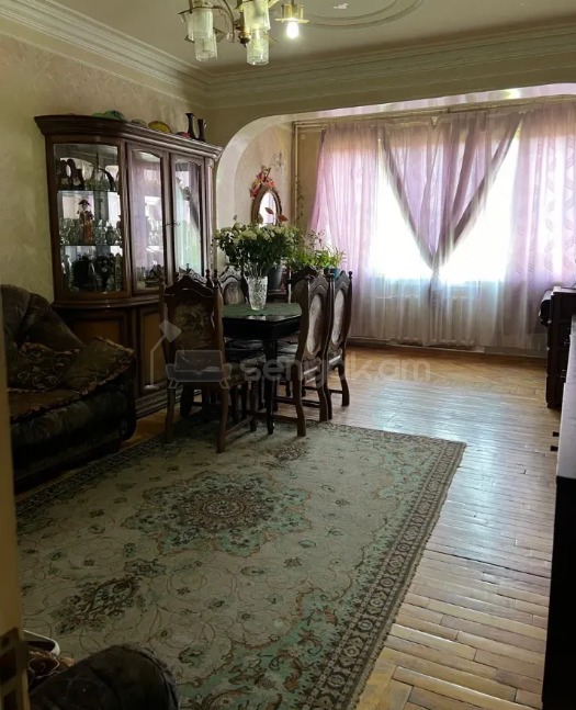 4 Սենյականոց Բնակարան Քարե Շենքում, 93քմ, 2/5 հարկ, Պետական Վիճակում