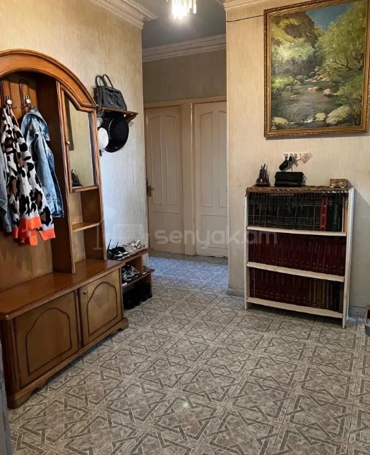 4 Սենյականոց Բնակարան Քարե Շենքում, 93քմ, 2/5 հարկ, Պետական Վիճակում