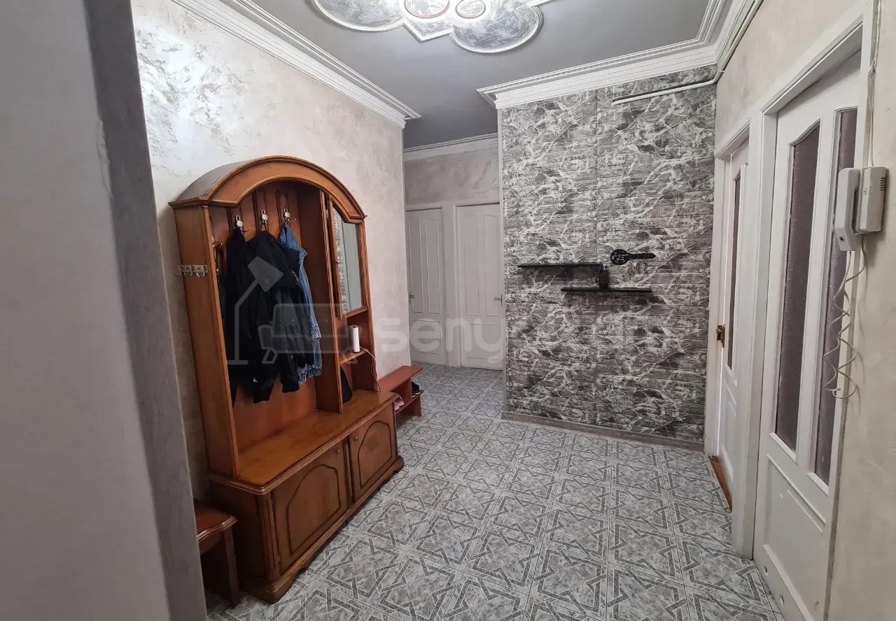 4 Սենյականոց Բնակարան Քարե Շենքում, 93քմ, 2/5 հարկ, Պետական Վիճակում