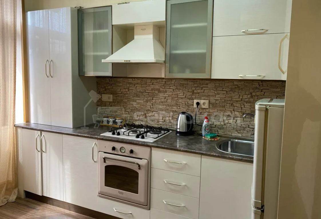 2 Սենյականոց Բնակարան Քարե Շենքում, 42քմ, 4/6 հարկ, Դիզայներական Վերանորոգված, Կահավորված