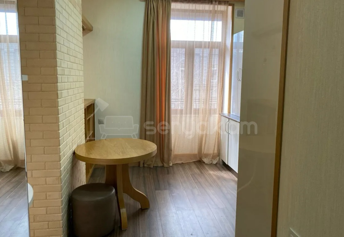 2 Սենյականոց Բնակարան Քարե Շենքում, 42քմ, 4/6 հարկ, Դիզայներական Վերանորոգված, Կահավորված