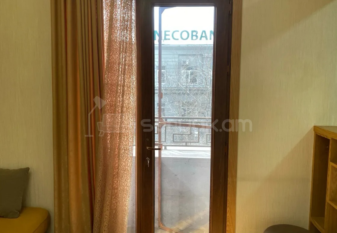 2 Սենյականոց Բնակարան Քարե Շենքում, 42քմ, 4/6 հարկ, Դիզայներական Վերանորոգված, Կահավորված