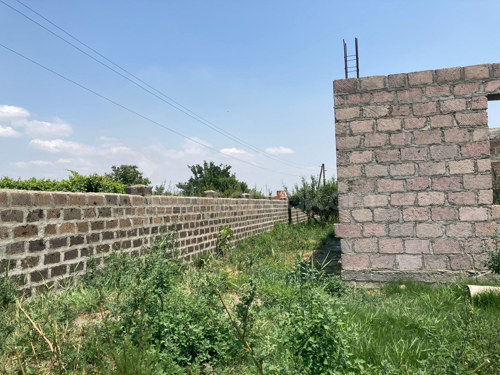 Բնակելի Նշանակության Հողատարածք, 400քմ, Խմելու Ջրով, Էլեկտրականությամբ, Պարսպապատ