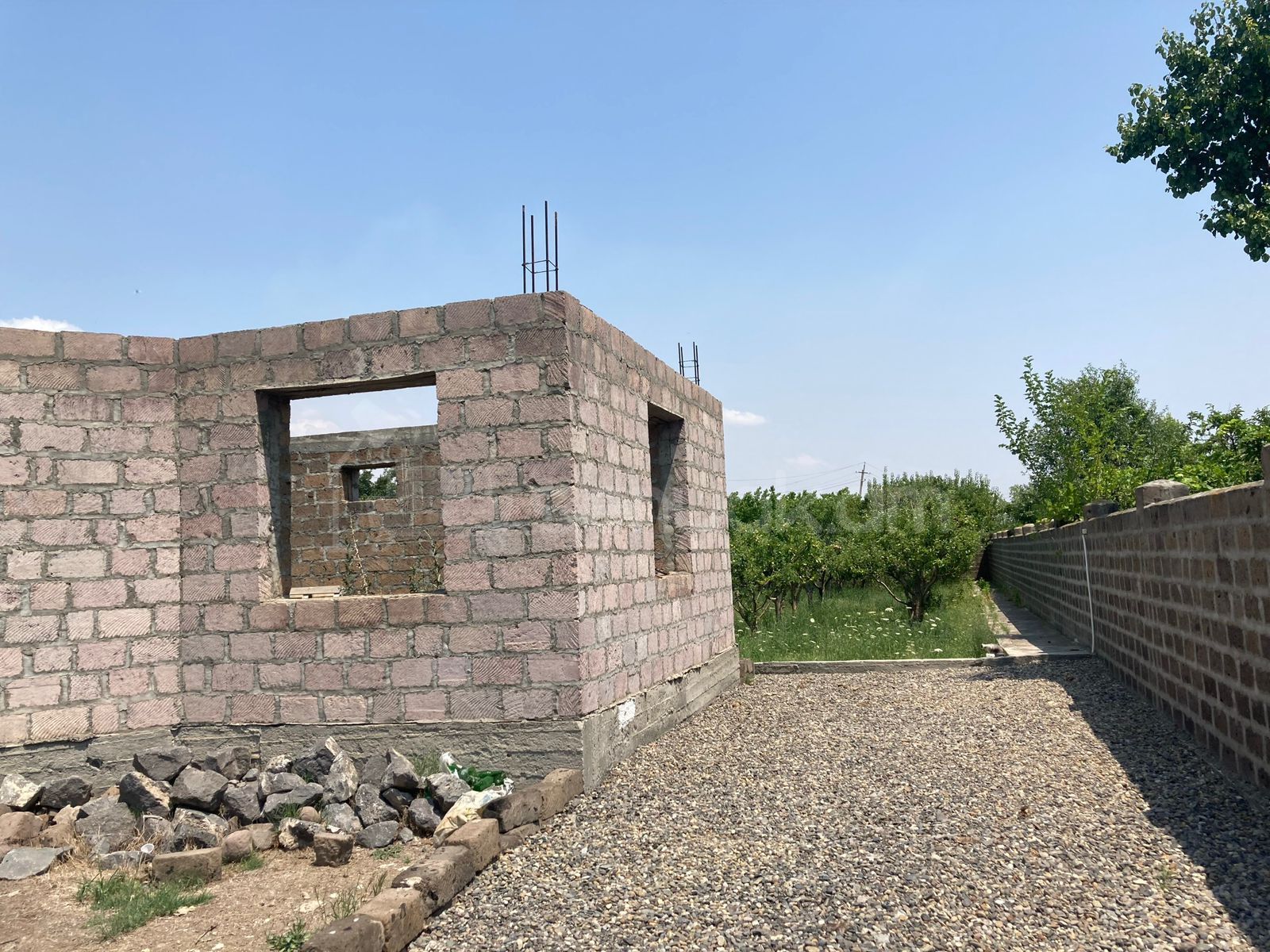 Բնակելի Նշանակության Հողատարածք, 400քմ, Խմելու Ջրով, Էլեկտրականությամբ, Պարսպապատ