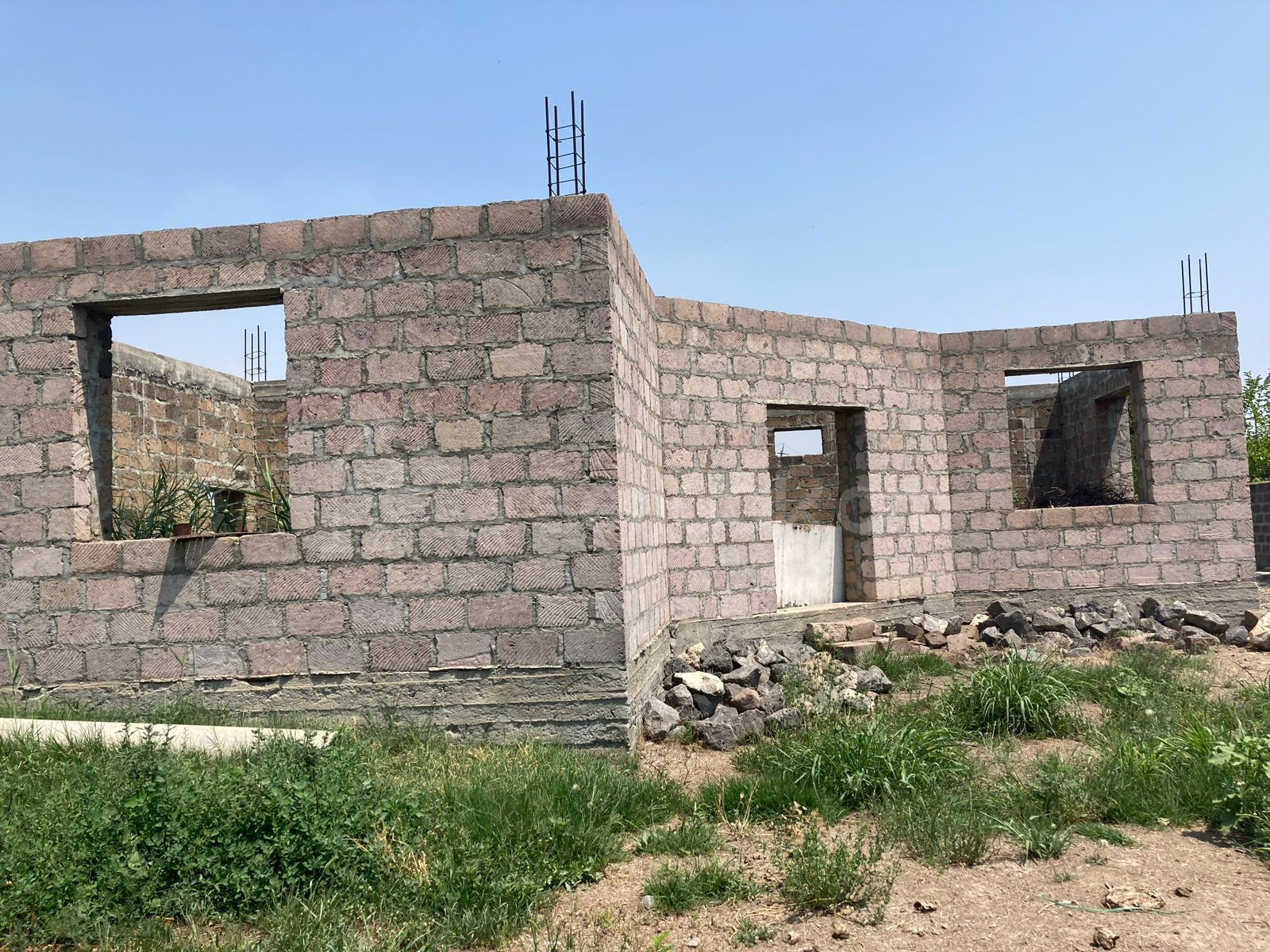 Բնակելի Նշանակության Հողատարածք, 400քմ, Խմելու Ջրով, Էլեկտրականությամբ, Պարսպապատ