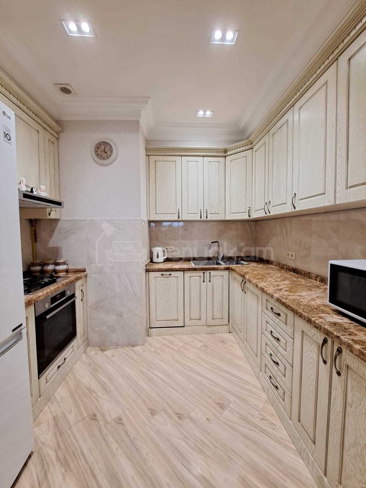 3 Սենյականոց Բնակարան Նորակառույց Քարե Շենքում, 74քմ, 8/18 հարկ, Դիզայներական Վերանորոգված, Կահավորված, Արևկող