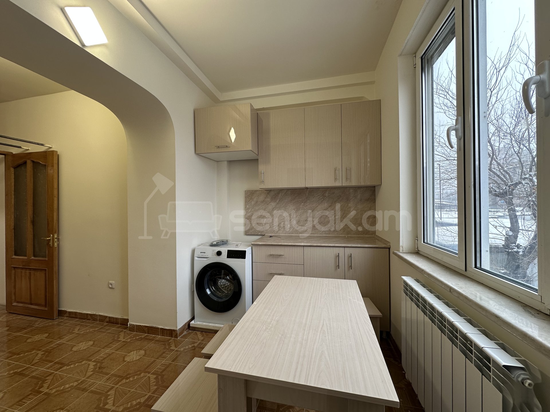 3 Սենյականոց Բնակարան Քարե Շենքում, 70քմ, 2/5 հարկ, Կապիտալ Վերանորոգված, Կահավորված