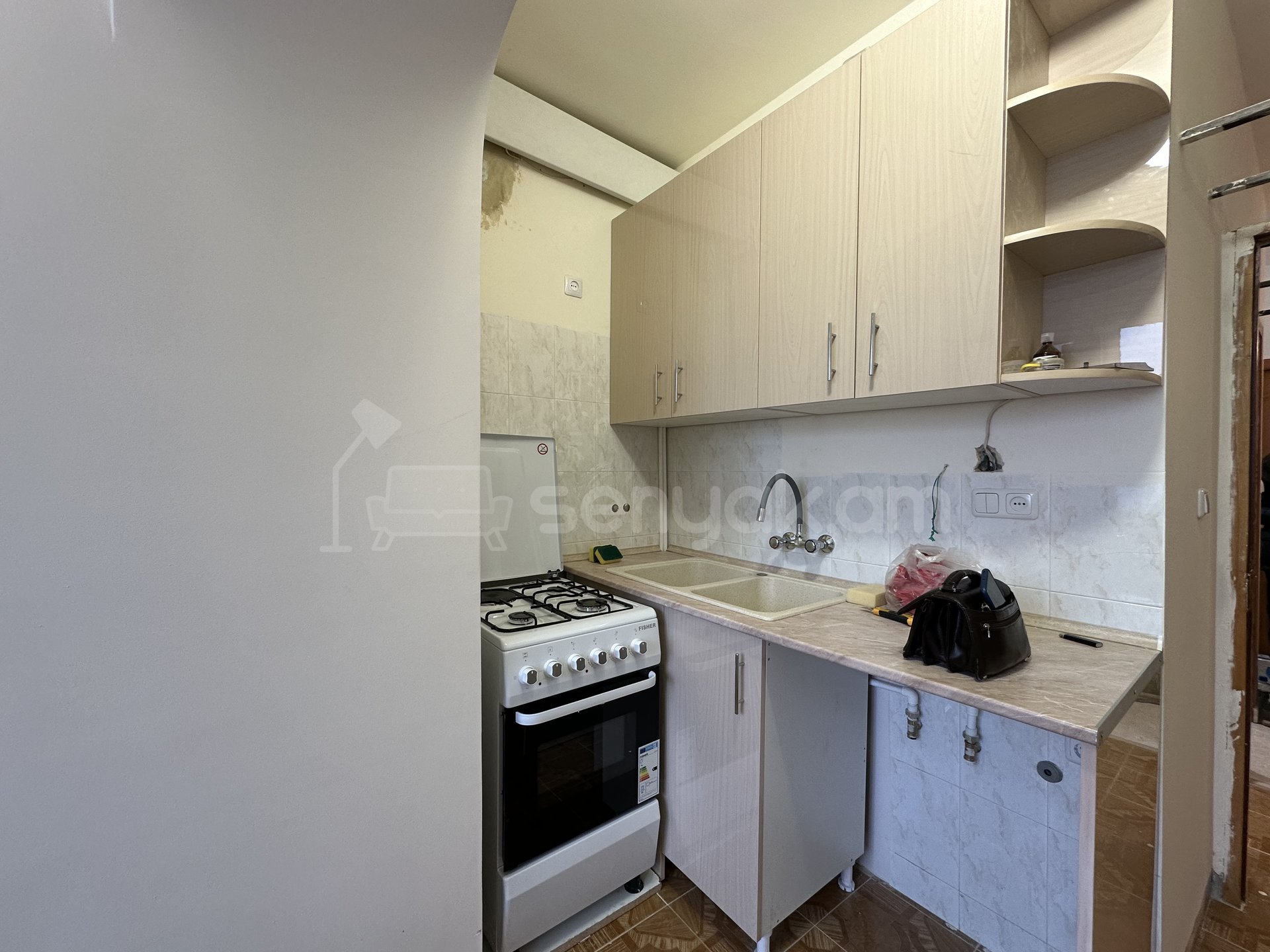 3 Սենյականոց Բնակարան Քարե Շենքում, 70քմ, 2/5 հարկ, Կապիտալ Վերանորոգված, Կահավորված