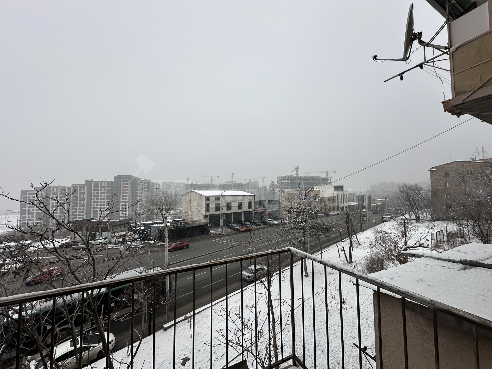 3 Սենյականոց Բնակարան Քարե Շենքում, 70քմ, 2/5 հարկ, Կապիտալ Վերանորոգված, Կահավորված