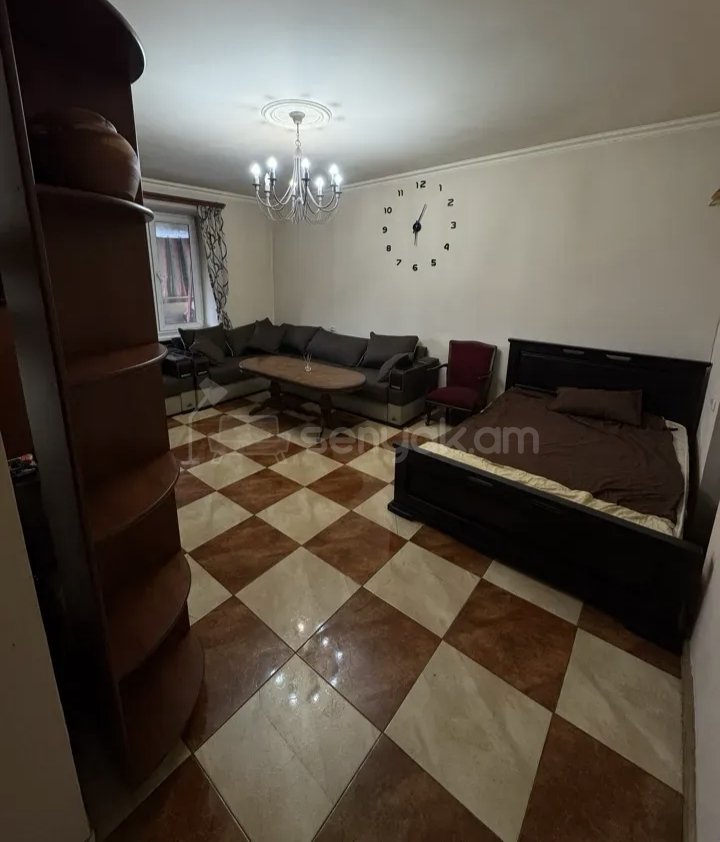 2 Սենյականոց Բնակարան Քարե Շենքում, 46քմ, 3/5 հարկ, Նորմալ Վիճակում, Կահավորված