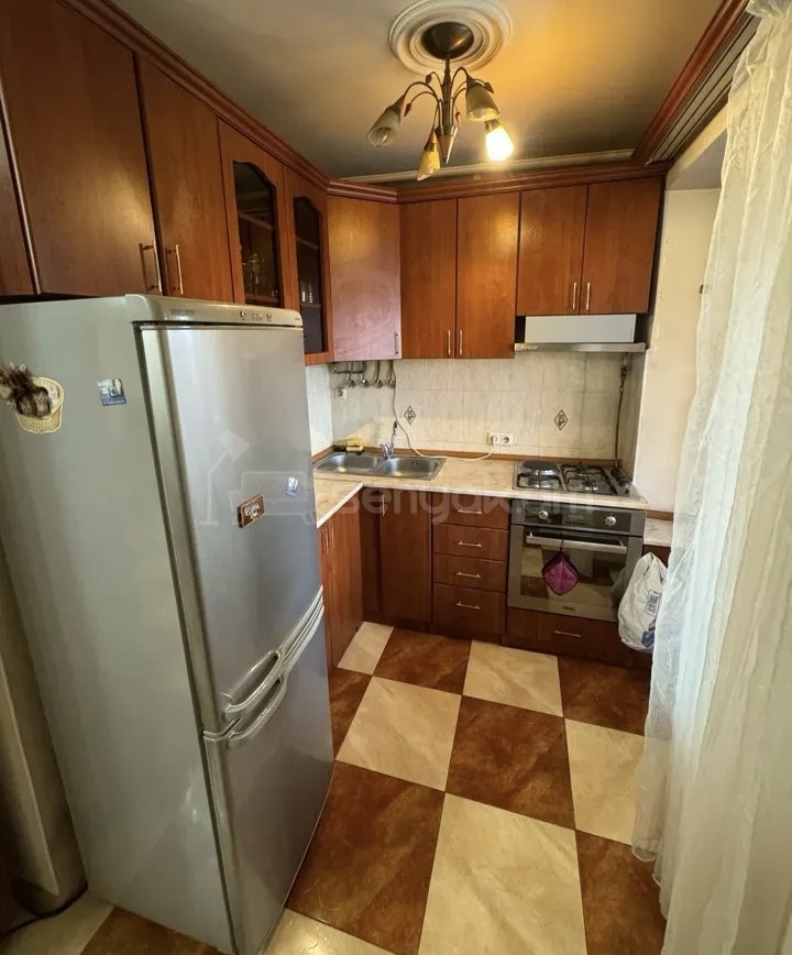 2 Սենյականոց Բնակարան Քարե Շենքում, 46քմ, 3/5 հարկ, Նորմալ Վիճակում, Կահավորված